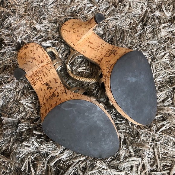 Michaels Kors cork gold metallic sandal heels - Picture 3 of 5